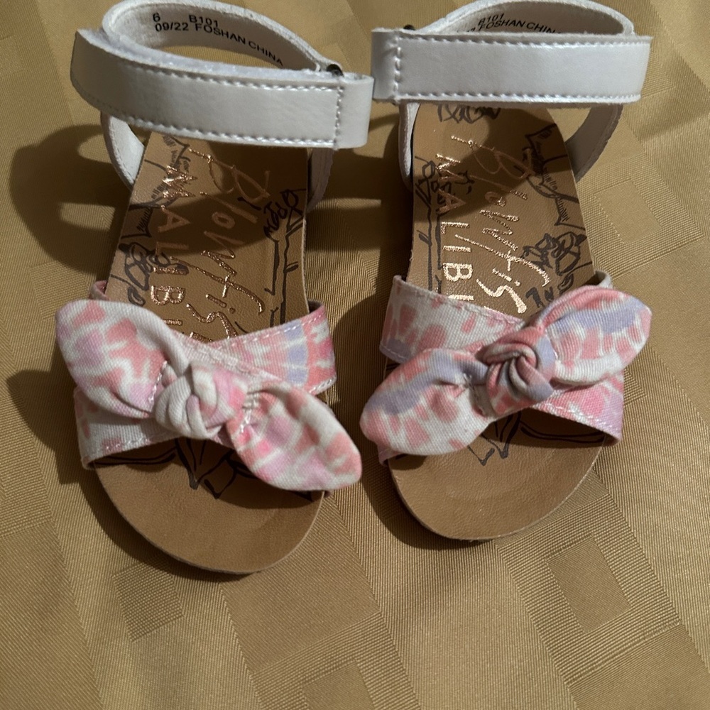 Blowfish Malibu White and Pink Kids Sandals with Bow NEW Size 6 girls